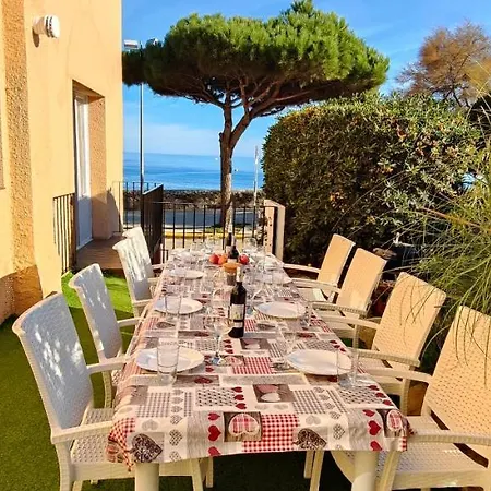 Con Jardin A 11 Metros De La Playa. B1. Apartment
